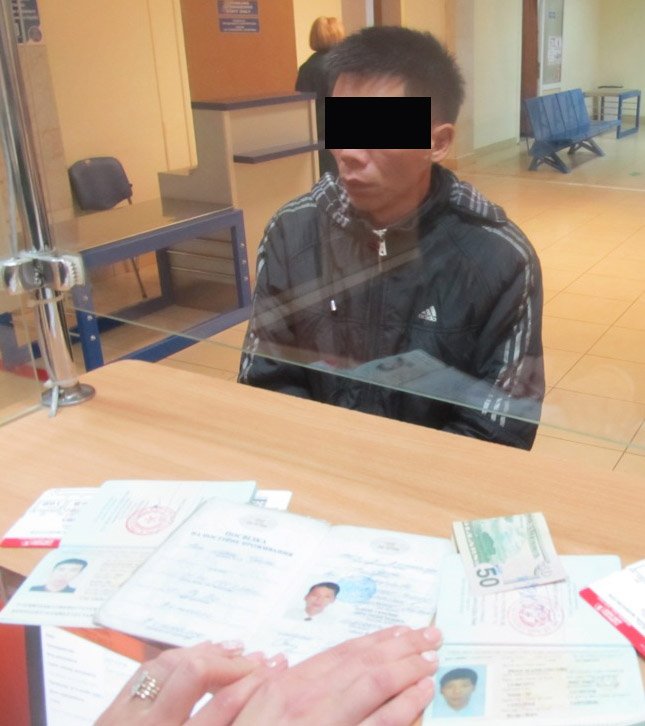 Tại sân bay Odessa một công dân Việt nam có ý định đưa hối lộ cho nhân viên biên phòng