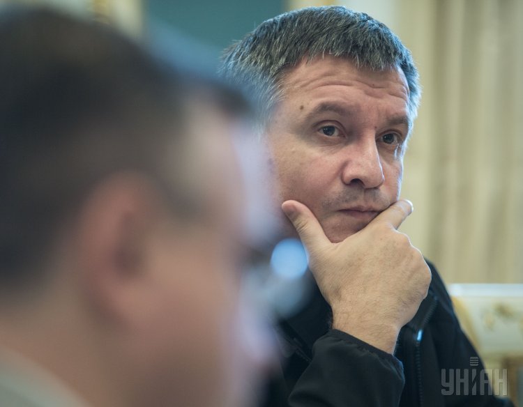 Bộ trưởng nội vụ Avakov giận Tổng thống Poroshenko vì bị buộc tội bài ngoại