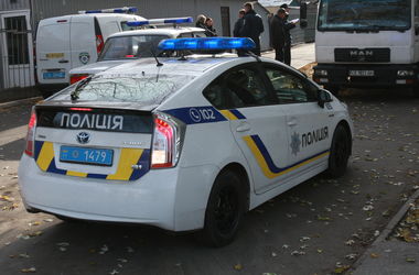 Đập xe, cướp 70 ngàn đô la tại trung tâm thủ đô Kiev