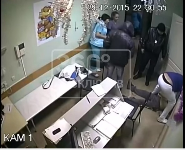 Video kinh hoàng: Bằng một cú đấm, bác sĩ giết chết bệnh nhân