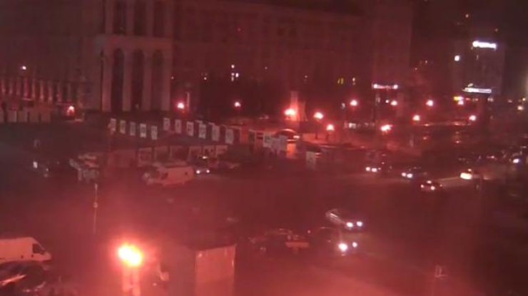 Tại trung tâm Kiev, đám đông đập phá văn phòng của Tỷ phú Akhmetov và Ngân hàng tín dụng Nga