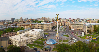 Hàng trăm người dân thủ đô Kiev tập trung tưởng niệm các anh hùng thiên đàng năm 2014