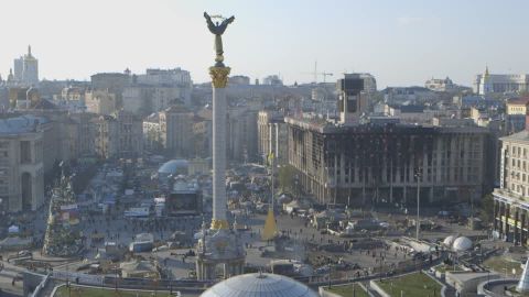 Những người biểu tình bắt đầu đốt lửa tại quảng trường Maidan Kiev