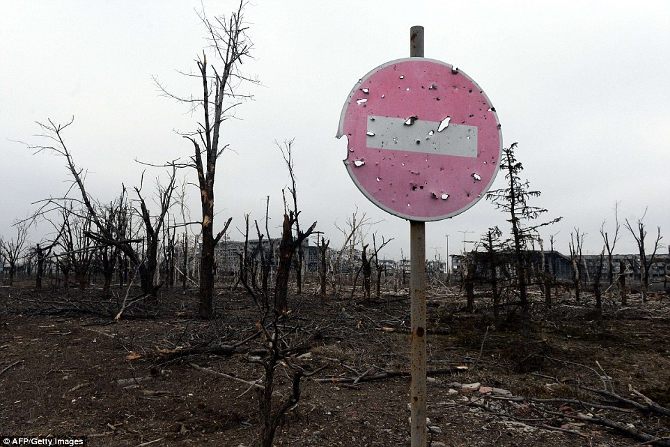 Tại Donetsk các cán bộ bị cấm qua lại đường tiếp xúc