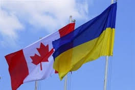 Bộ trưởng quốc phòng Ukraine Poltorak tiếp Bộ trưởng quốc phòng Canada tại thao trường tỉnh Lvop