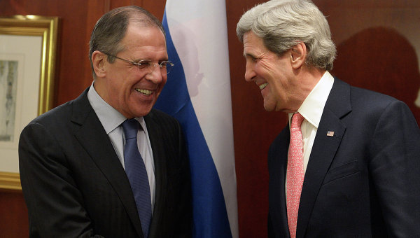 Ngoại trưởng Mỹ John Kery và Bộ trưởng ngoại giao Nga Lavrov chọc nhau trước khi bước vào đối thoại
