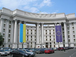 Thủ tướng Ukraine Yashenhuk chủ nhật sẽ nộp đơn từ chức- Misenko