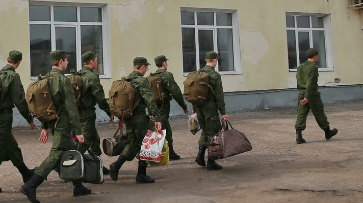 Tháng 5/2016 Uỷ ban quân sự Ukraine lại bắt đầu phân phát giấy gọi nhập ngũ
