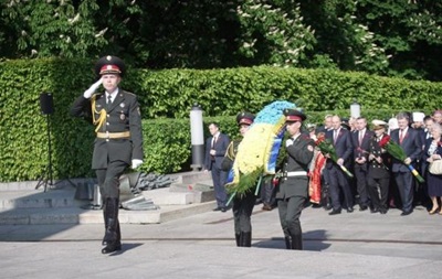 Các hoạt động kỷ niệm nhân 71 năm Chiến thắng Phát xít diễn ra tại một số thành phố lớn của Ukraine