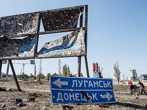 Ukraine đành phải dần bỏ cấm vận thương mại với Donbass