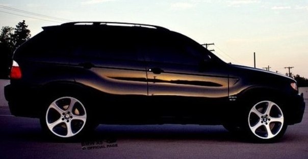 BMW X-5 bị đốt tại bãi xe có bảo vệ tại Tairova Odessa