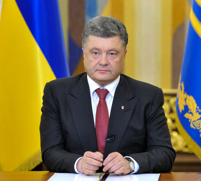 Tổng thống Poroshenko chi 3 tỷ gr để khôi phục Donbass
