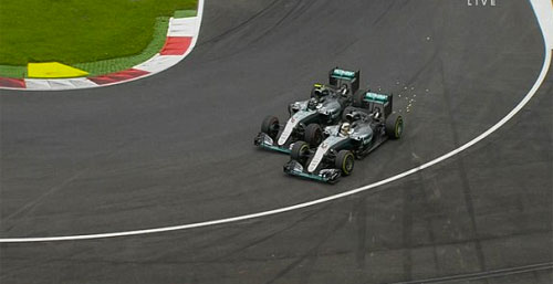 Hamilton thắng chặng đua tại Áo sau va chạm nảy lửa với Rosberg