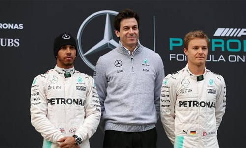Góc khuất phía sau vụ đâm xe giữa Rosberg và Hamilton
