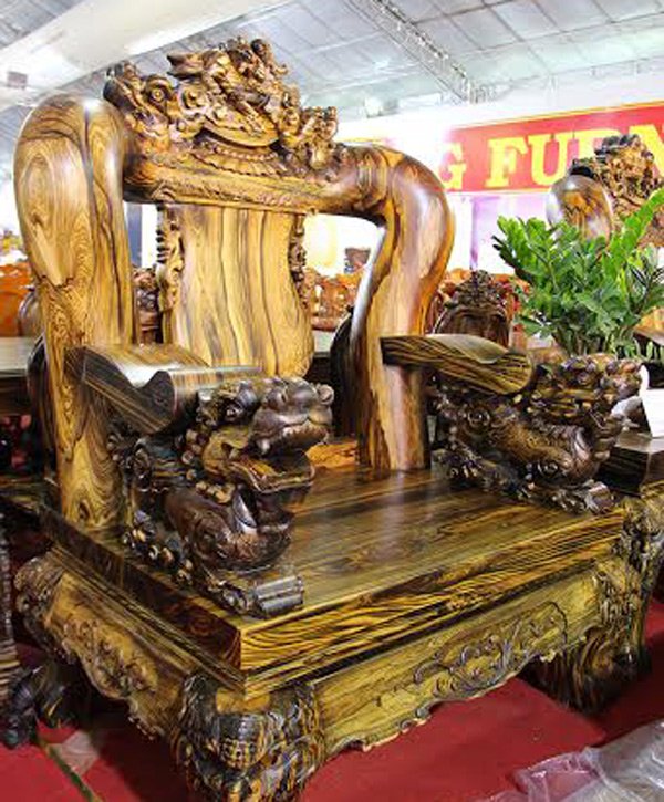Bộ ghế kỳ lân 7 tấn, 2,2 tỷ của đại gia Sài Thành