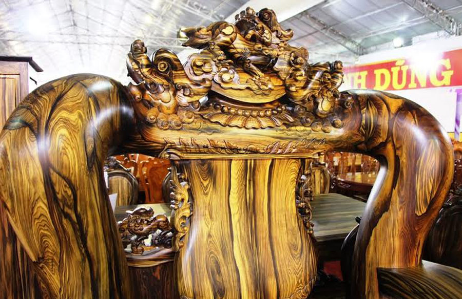 Bộ ghế kỳ lân 7 tấn, 2,2 tỷ của đại gia Sài Thành