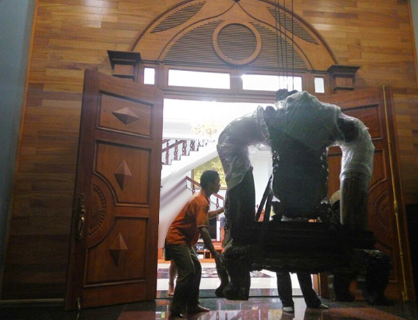 Bộ ghế kỳ lân 7 tấn, 2,2 tỷ của đại gia Sài Thành