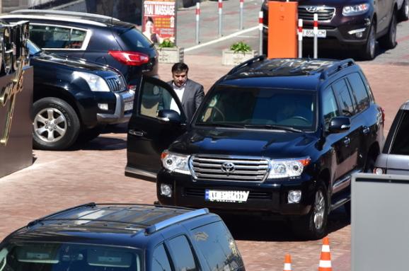 Xe Toyota Land Cruiser của Tỉnh trưởng Odessa Saakasvili trị giá 6 triệu gr bị đánh cắp tại Kiev