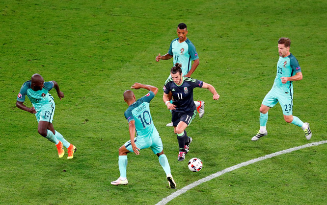 Ronaldo rực sáng, Bồ Đào Nha hùng dũng vào chung kết