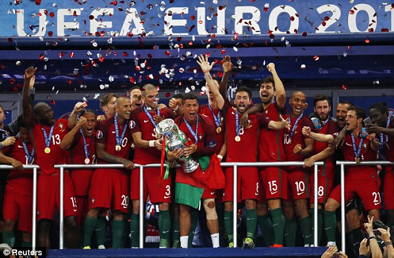Quật ngã tuyển Pháp, Bồ Đào Nha lần đầu vô địch EURO