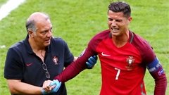 Ronaldo khóc nghẹn rời sân vì chấn thương