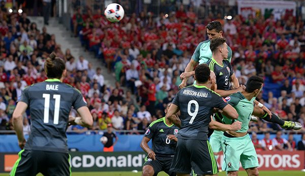 Chung kết Bồ Đào Nha vs Pháp: Ronaldo "hít khói" Griezmann