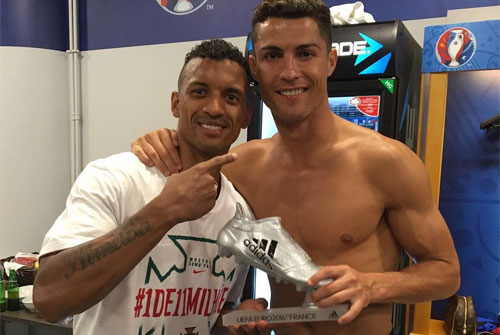 Nani phấn khích vì được C.Ronaldo tặng món quà quý