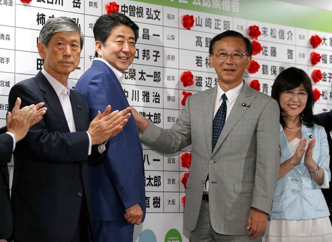 Thủ tướng Nhật Bản được chắp thêm cánh sau bầu cử