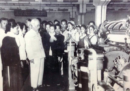 Huyền thoại nhà máy dệt 'cứ trả lương là cả thành phố chao đảo'