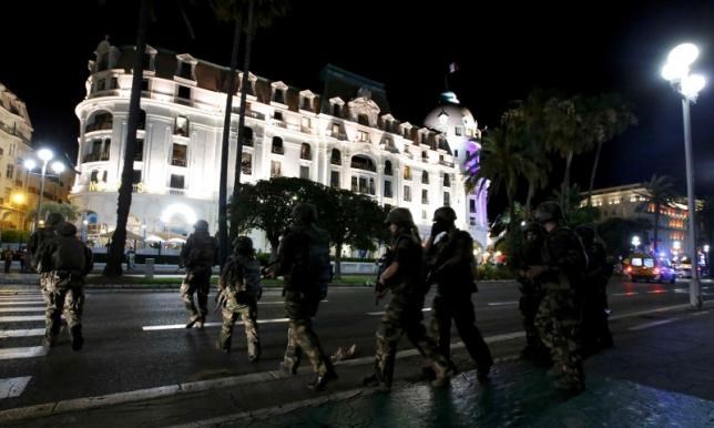 Ảnh: Hiện trường vụ tấn công đẫm máu tại Nice, Pháp
