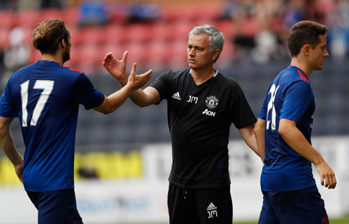 Man Utd thắng trận đầu tiên với Mourinho