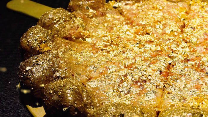 Sự thật đằng sau những món ăn dát vàng của giới siêu giàu trên thế giới