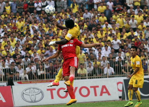 Vòng 17 V-League: Nóng ở cuộc đua vô địch