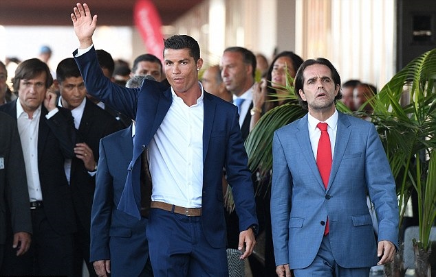 Cristiano Ronaldo sắp có sân bay mang tên mình