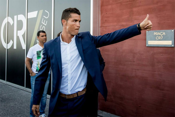 Cristiano Ronaldo sắp có sân bay mang tên mình