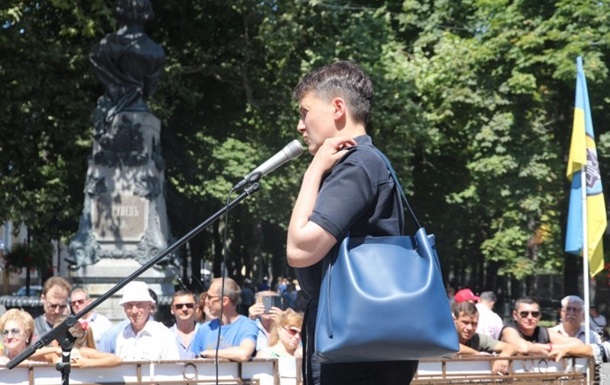 Đại biểu quốc hội Ukraine Savchenko bị ném trứng tại Odessa