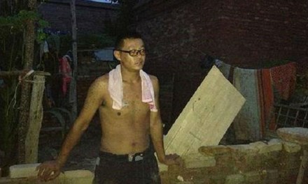 Cư dân mạng ‘dậy sóng’ vụ bỏ mặc vợ để cứu mẹ