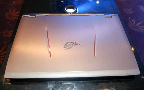 Sửng sốt laptop 130 triệu đồng được trang bị tản nhiệt nước
