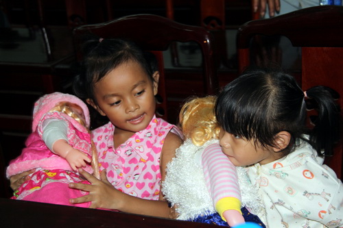 Hai gia đình ở Bình Phước đổi con sau 3 năm nuôi nhầm