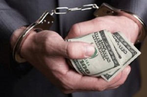 Các nhân viên thực thi pháp luật Ukraine tìm thấy nơi thẩm phán toà án kinh tế tối cao hơn 300 ngàn đô la và các đồ trang sức đắt tiền