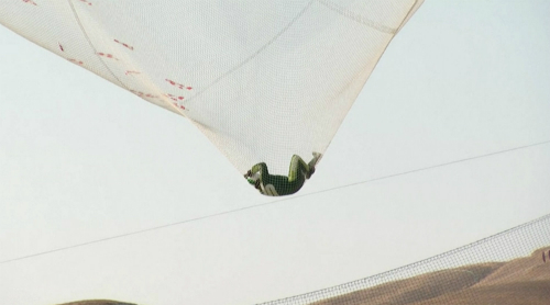 Người không mang dù nhảy từ độ cao 7.600 m ở Mỹ