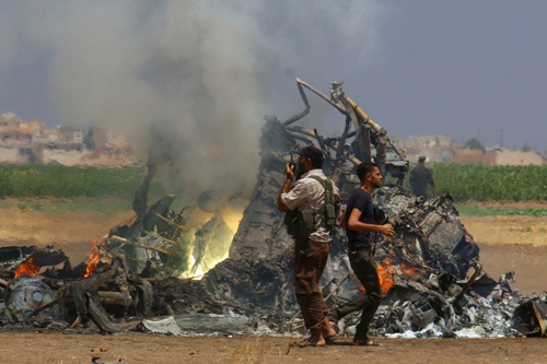 Trực thăng Nga bị bắn rơi ở Syria, 5 người chết