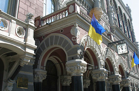 Ngân hàng trung ương Ukraine cho phép mua ngoại tệ không cần hộ chiếu