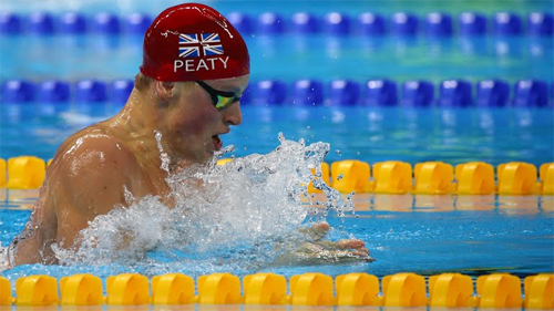 Adam Peaty: Cậu bé sợ nước giành HC vàng Olympic với kỷ lục bơi ếch
