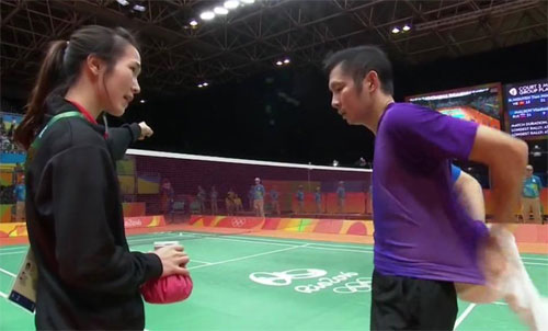 Có bạn gái hỗ trợ, Tiến Minh thắng trận đầu ở Olympic 2016
