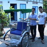 Xích lô chạy bằng năng lượng mặt trời của 3 chàng sinh viên Đà Nẵng