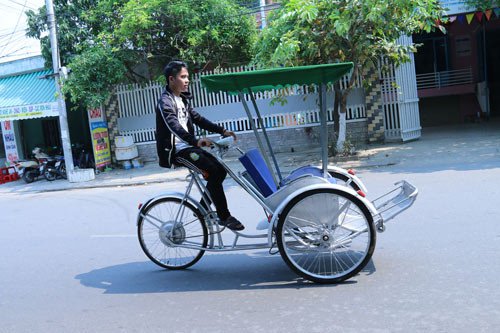 Xích lô chạy bằng năng lượng mặt trời của 3 chàng sinh viên Đà Nẵng