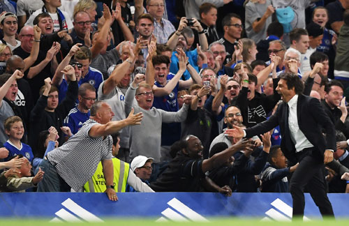 Costa nổ súng phút cuối, Chelsea thắng mở màn cùng Conte