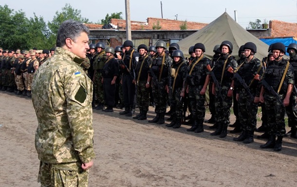 Tổng thống Ukraine Poroshenko không loại trừ áp dụng lệnh thiết quân luật