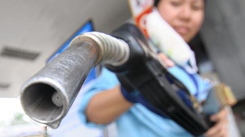 14 doanh nghiệp âm quỹ bình ổn, giá xăng dầu khó cưỡng đà tăng
